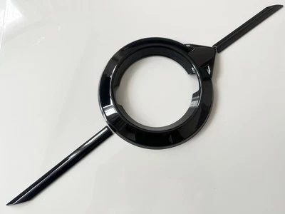 CUBIERTA PLACA PARRILLA DELANTERA NEGRA BRILLANTE PARA VOLVO XC60 2018-2021 DECROMO BLACK OUT - Imagen 1 de 4