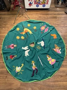 VINTAGE MID CENTURY FELT CHRISTMAS TREE SKIRT SANTA Partridge In A Pear Tree 51” - Picture 1 of 12