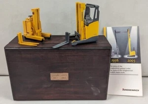 Jungheinrich 50th Bday Fork Lift Reach Truck 1:25 WOOD Presentation BOX Conrad - Picture 1 of 10