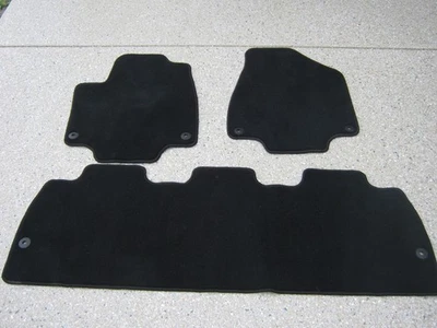 JUEGO DE ALFOMBRILLAS CHRYSLER PACIFICA 3 PIEZAS 2017-2025 OEM ORIGINAL CHRYSLER Foto 1 de 4