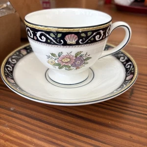 Wedgwood Green Runnymede Cup & Saucer Times 4 New In Box - Picture 1 of 4
