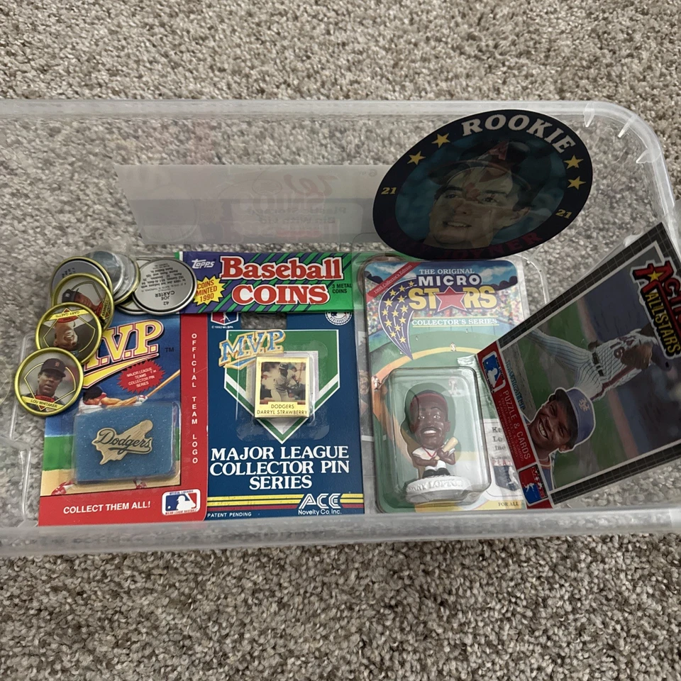 Collectible Pins, Buttons, Micro Star, Puzzle Vintage Score MLB Baseball Items - Image 1 of 1