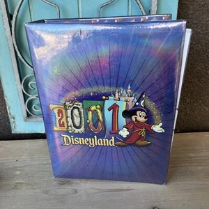 NEU Disneyland Fotoalbum 2001 Zauberer, Mickey Maus hält 4x6 Fotos - Bild 1 von 4