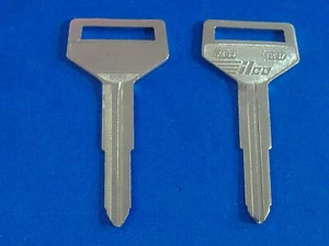 LOT OF TWO TR37 CLASSIC TOYOTA KEY BLANKS LOCKSMITH VINTAGE AUTO X159 TO37 - Picture 1 of 1