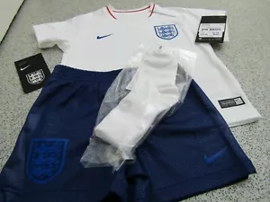 Kit completo Nike unisex Inglaterra hogar bebé/bebé 2018/19 (camisa, pantalones cortos y calcetines) - Imagen 1 de 12