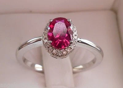 Anillo solitario con halo de diamantes y rubí creado en laboratorio de 1/10 quilates - oro blanco de 10 k - talla 7 Foto 1 de 4