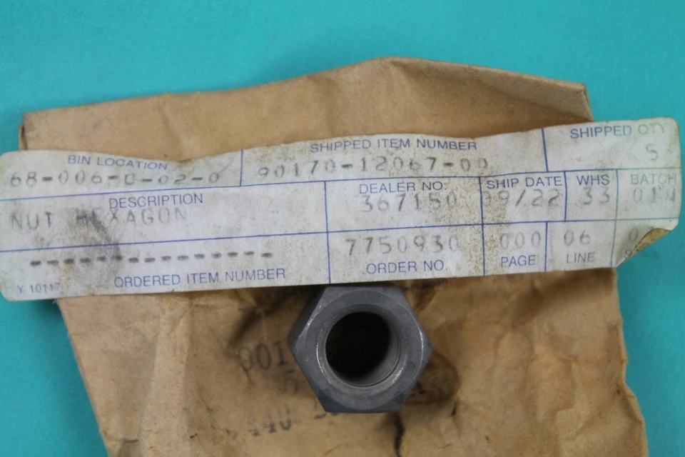 Tuerca de cigüeñal Yamaha genuina 90170-12067 90170-12347 AT CT DT RT MX IT TT nuevo de stock Foto 1 de 1