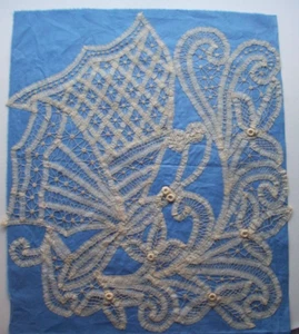 Panel grande vintage de encaje Battenburg mariposa y flor - Imagen 1 de 10