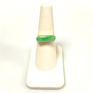v051 Vintage 14K Yellow Gold Green Jade Band Ring Size 6.75 - Picture 1 of 7