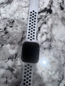 Apple Watch SE Nike - Picture 1 of 5