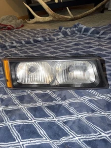 OEM USED Parking Lamp Assembly Right Passenger 03-07 GM Truck & SUV 15199557 - Picture 1 of 4
