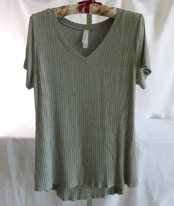 LuLaRoe Size S Christy Gray Ribbed Top Soft Tee V-Neck Short Sleeve - Picture 1 of 5