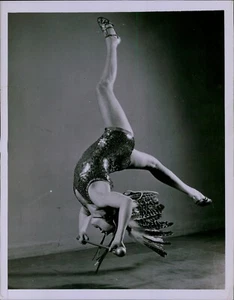 LG841 Foto Original AMANECER PETERSON Hermoso Bastón Giratorio Majorette Backflip - Imagen 1 de 2