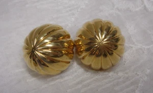 Vtg Estate Jewelry ~ MONET 1/2" Thick Ball Goldtone Clip On Earrings ~ 7/8" D - Picture 1 of 4