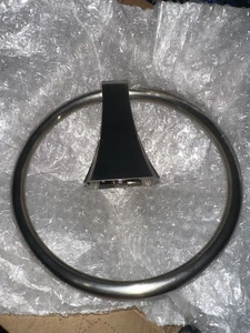 Anello asciugamano Fantasia con finitura PVD nichel satinato - Foto 1 di 7