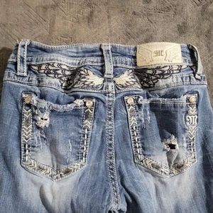 Miss Me Jeans Distressed Wings Chloe Bootcut Retro Y2k bestickt mit Schmucksteinen Gr. 27 - Bild 1 von 13