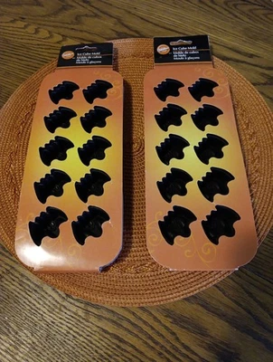 2 bandejas moldes de chocolate dulces cubitos de hielo Wilton Flying Bats Halloween silicona 3D  Foto 1 de 4