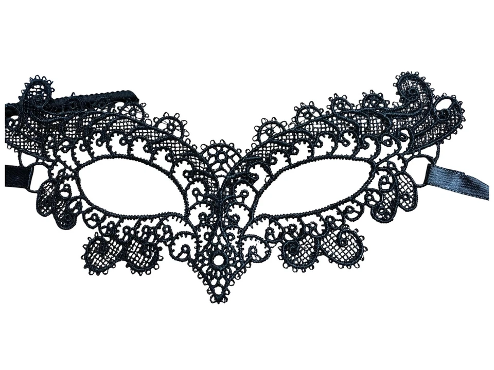 Elegant Black Lace Filigree Eye Mask for Cosplay Parties and Events - Image 1 of 1