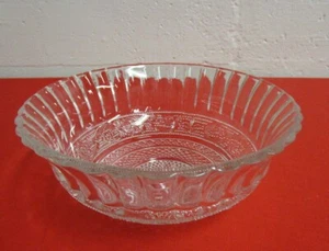 Cuenco redondo para servir KIG enrejado Fleur de Lis 7 3/4" vidrio transparente vintage - Imagen 1 de 6