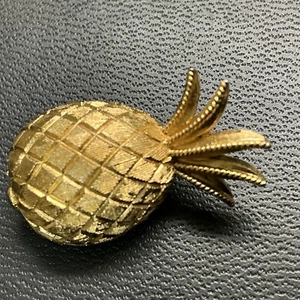 Ancienne broche ananas TRIFARI ton or - Photo 1/6