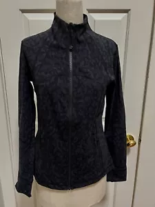 LULULEMON DEFINITE JACKE LUXTREME IN FORMATION CAMO DEEP COAL MULTI GRÖSSE 10 EC - Bild 1 von 12