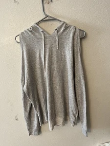Sudadera con capucha para mujer American Eagle Outfitters talla mediana gris hombro frío - Imagen 1 de 5