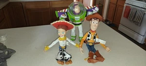 Muñecas Toy Story Disney Pixar Thinkway Pull String Talking Woody, Jesse and Buzz - Imagen 1 de 7