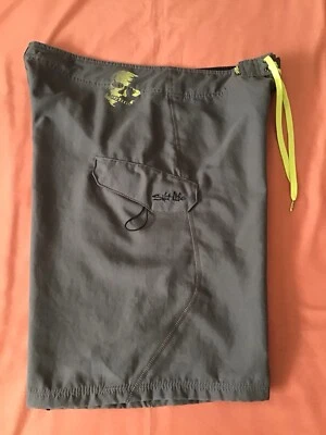 SALT LIFE SLX-QD ESTAMPADO CALAVERA BOARD SHORTS HOMBRE-34” Cintura Gris Usado 1 vez. Usado en excelente estado Foto 1 de 4