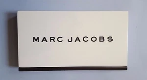 MARC JACOBS LOGO PLAQUE IN CREAM WOOD WITH BLACK BASE - Picture 1 of 5