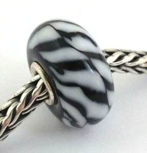 Auténtico Dije de Cuentas de Vidrio Cebra Trollbeads 61395 Nuevo - Imagen 1 de 1