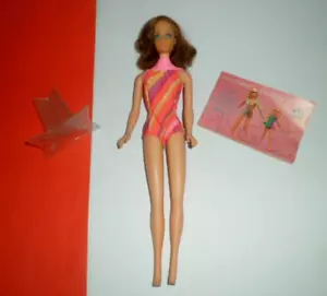 MATTEL # 1160 BARBIE TNT MARLO FLIP BAMBOLA BRUNA CON SUPPORTO 1969 - Foto 1 di 12