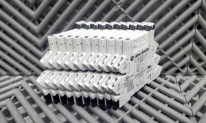 10x Allen-Bradley 700-HLT2Z/700-HLS2Z24 Klemmenblock Relais mit 700-TBR24 - Bild 1 von 4