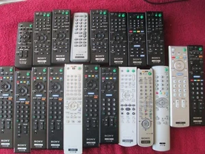 LOTE DE TRABAJO x20 Sony TV DVD Controles a Distancia Varios Probados y Limpios - Imagen 1 de 1