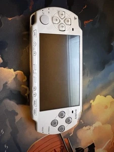 Sony PSP 2004 + 2 Spiele *DEFEKT* - Bild 1 von 5