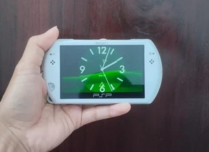 Sony PSP GO console White - Picture 1 of 3