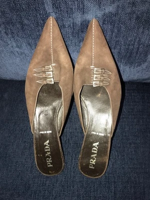 Prada Marrón Gamuza con Tres Hebillas Metal Gatito Tacones Talla 40.5 Foto 1 de 4