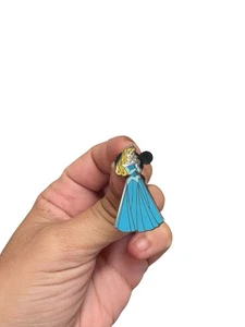 Disney Pin Trading Disney Princess Aurora Blue Dress Sleeping Beauty - Picture 1 of 12