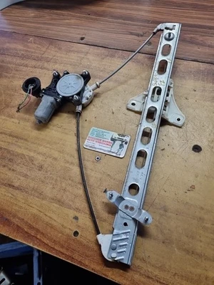 Suzuki Swift Left Front Door Window Regulator FZ 08/2010-03/2017 - image 1 of 4