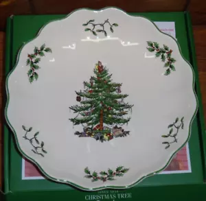 Spode Christmas Tree Fluted Dish - 8" - Picture 1 of 5