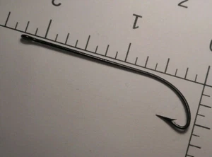 100 MUSTAD Nr.6 SCHWARZ CHESTERTOWN HAKEN SPEZIELLER LANGSCHAFT (NEUES MUSTER) 3300 - Bild 1 von 4