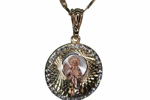 Santa Muerte Medalla con Cadena Oro Chapado Laminado Dije Tres Tonos NUEVO - Picture 1 of 3