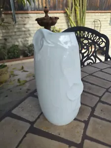 Vintage Mikasa Pure White Vase Raised Flower Design made in Japan - Picture 1 of 7