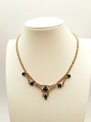 Collar de metal tono dorado con estrás verde brillante 15" Foto 1 de 4