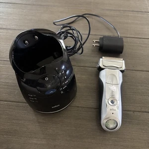 Braun Series 7 rasoio elettrico tipo 5696 con stazione pulitore e caricatore - Foto 1 di 9