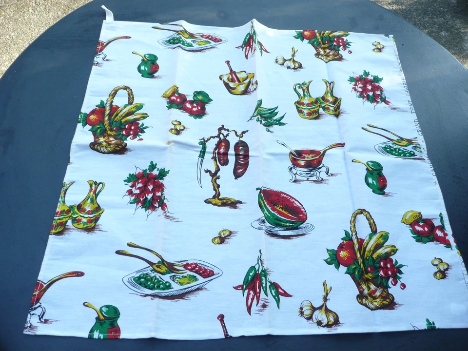 torchon ancien vintage en coton  à décors d'éléments de cuisine - Photo 1/4