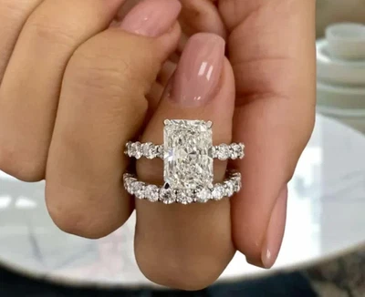 Anillo de boda de platino 950 con diamantes cultivados en laboratorio VS1/G corte radiante de 5,20 quilates Foto 1 de 4