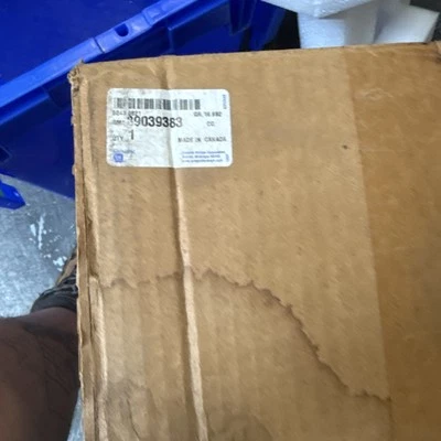 Genuine Gm 2002-2004 Chevy Trailblazer Front Driver Power Seat Track 89039383 - Image 1 of 4