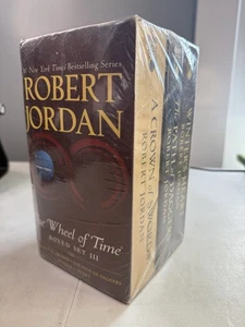 Das Rad der Zeit Box Set lll: Bücher 7-9 von Robert Jordan Tor Fantasy Neu - Bild 1 von 5