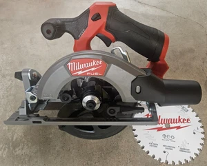 NUEVA Sierra Circular Milwaukee M12 COMBUSTIBLE Inalámbrica 5 3/8" Modelo # 2521-20 Herramienta Desnuda - Imagen 1 de 3