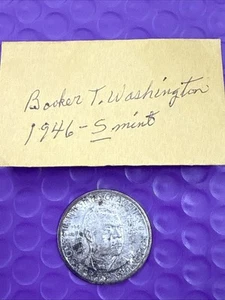 ❤️ 1946 S US Mint silver half dollar, Booker T Washington Commemorative (2426) - Picture 1 of 3